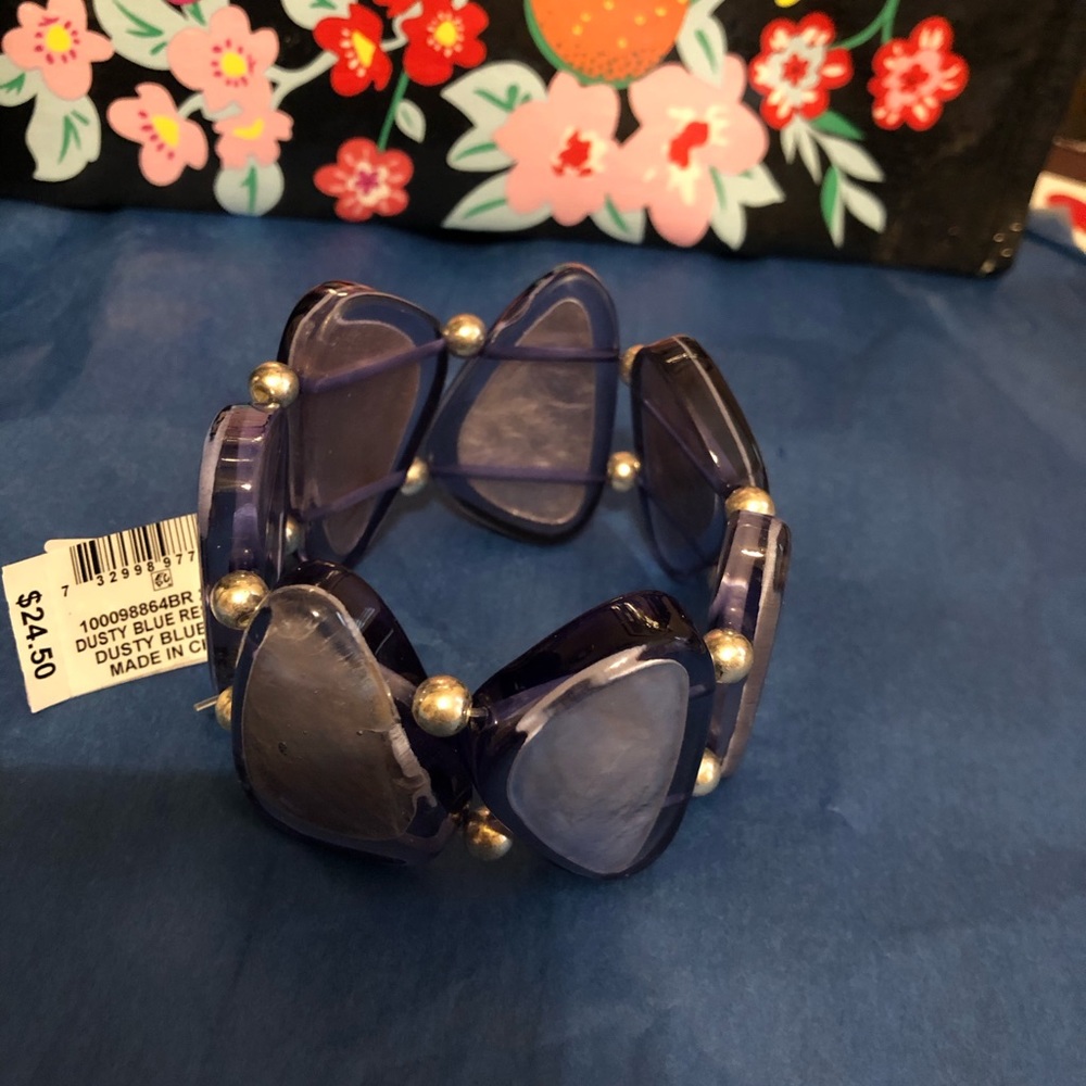 NWT stretch bracelet
